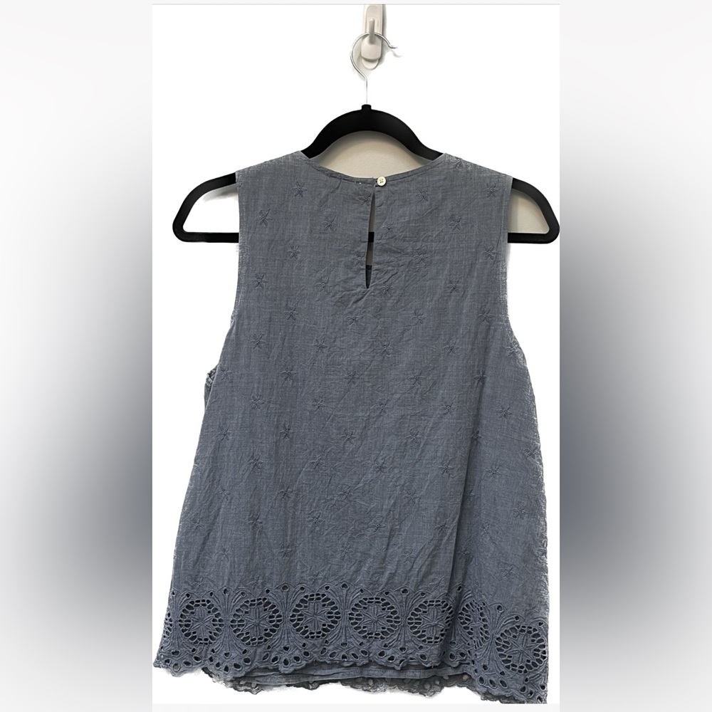 💕 Women’s GAP sleeveless grey top in size medium - Picture 2 of 2